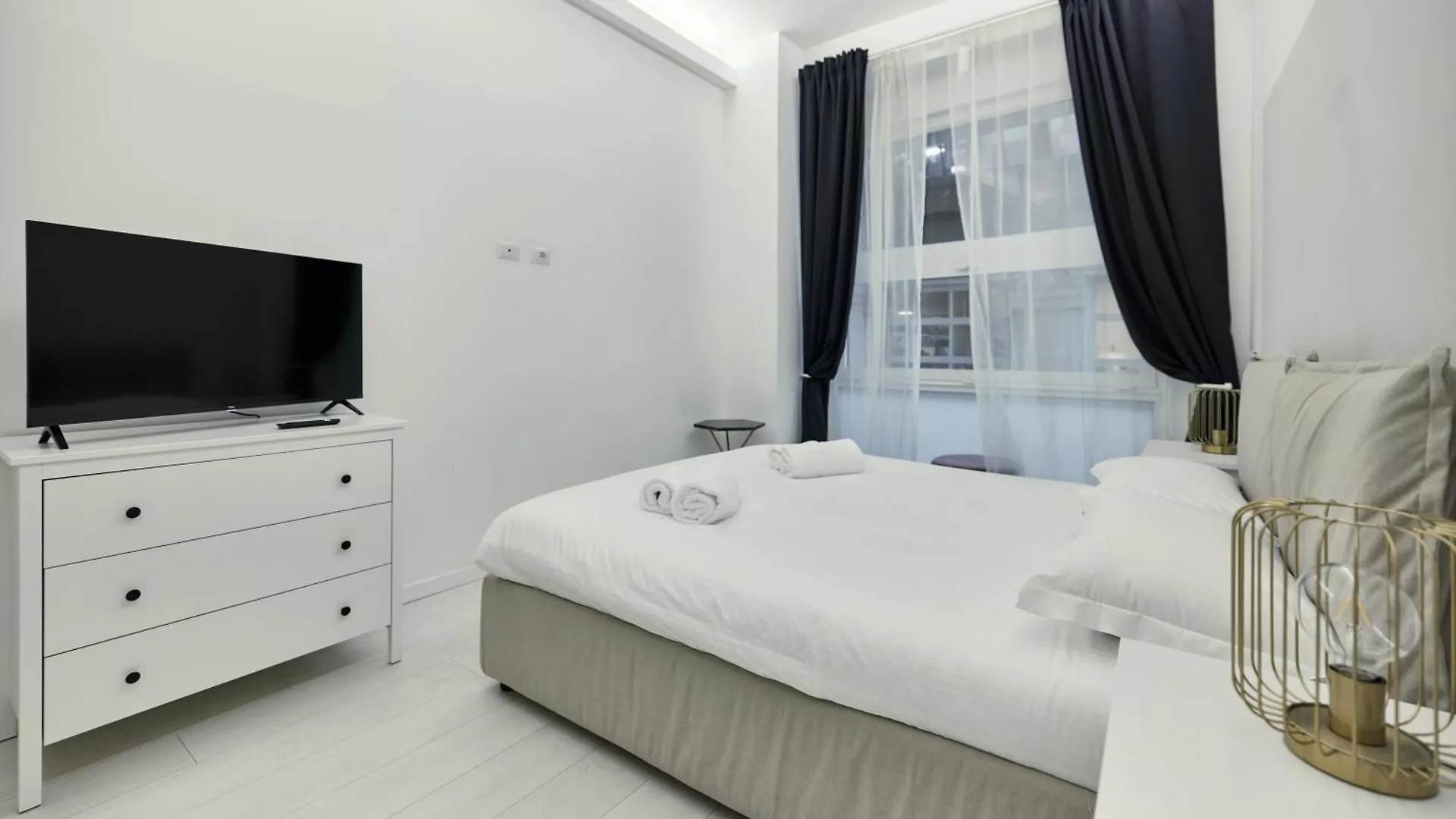 Duomo View - 2 Min From Duomo Amazing Location Apartment Milan Italy