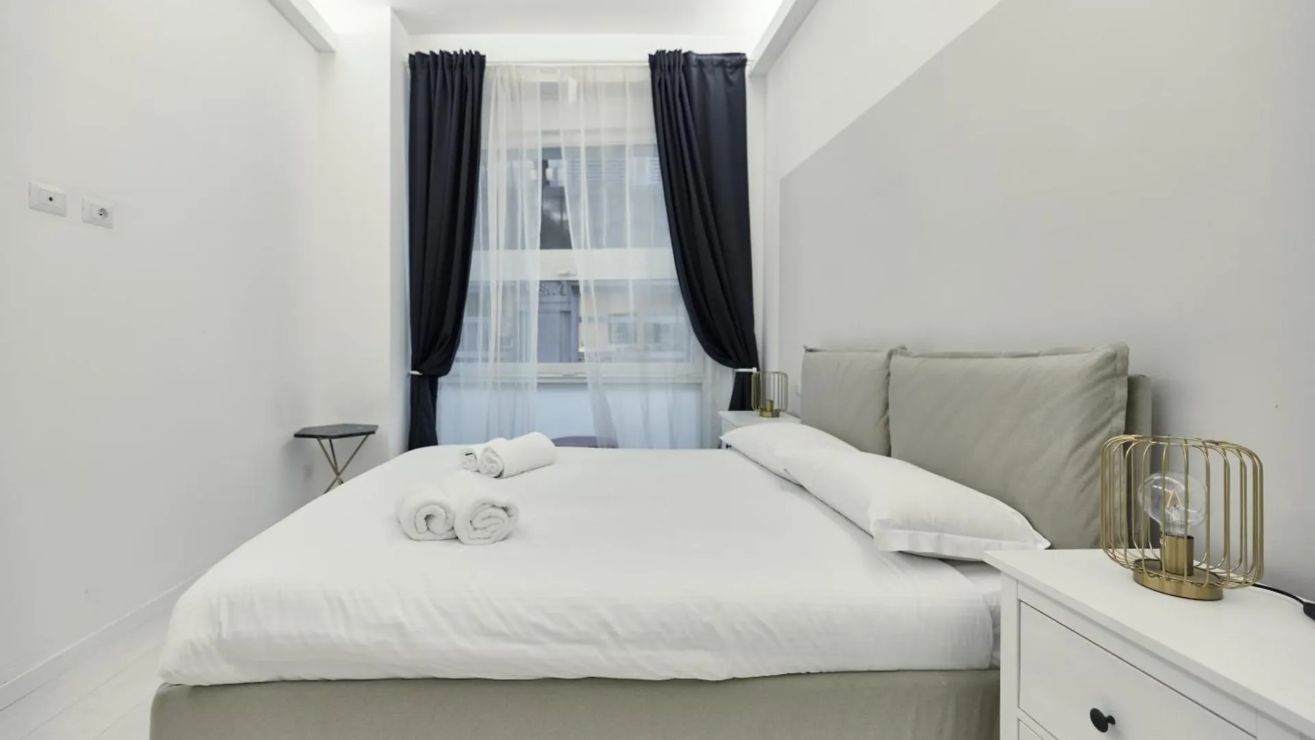 Duomo View - 2 Min From Duomo Amazing Location Apartment Milan Italy